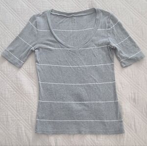 GAP Gray V-neck Tee with White Pinstripes - size medium